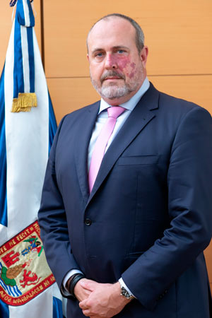 “Siempre estaremos al lado de quienes apuesten por una sociedad más justa, saludable, solidaria e inclusiva. Y en este ámbito debemos incluir la movilidad, respaldando desde el sector público, tal y como promueve la Unión Europea, las soluciones de transporte guiado para nuestra isla.”