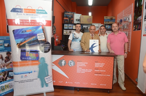 El vicepresidente económico del Cabildo, Efraín Medina, da la bienvenida a Extreme Solutions, nuevo adhesión a Zona Comercial Tranvía