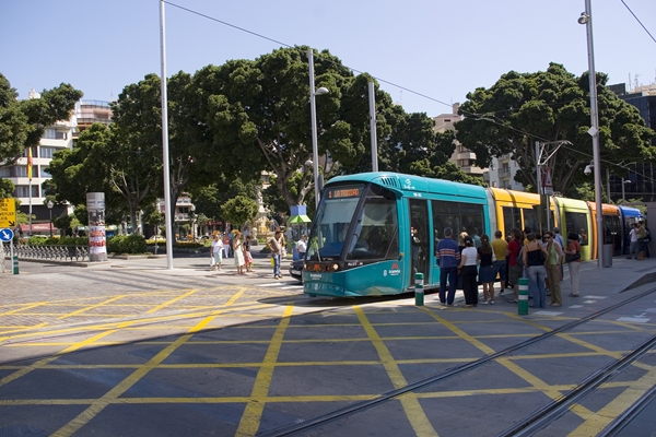 tranvía en la parada Weyler