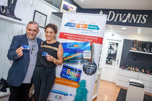 Visita del consejero insular de Economía, Efraín Medina, a Divanis. 