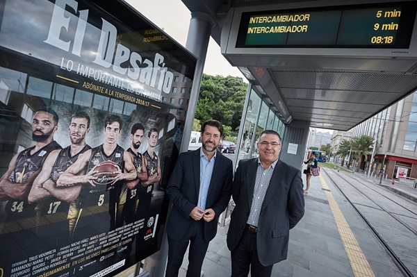 Presidentes de Metrotenerife y del Iberostar Tenerife en la parada Fundación. 