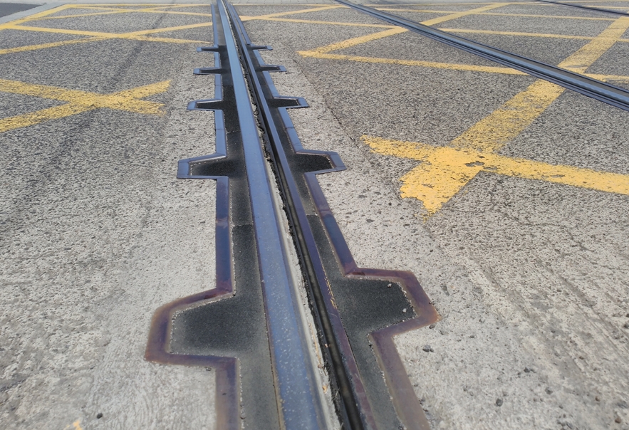 Detalle de la chaqueta de carril aislante.