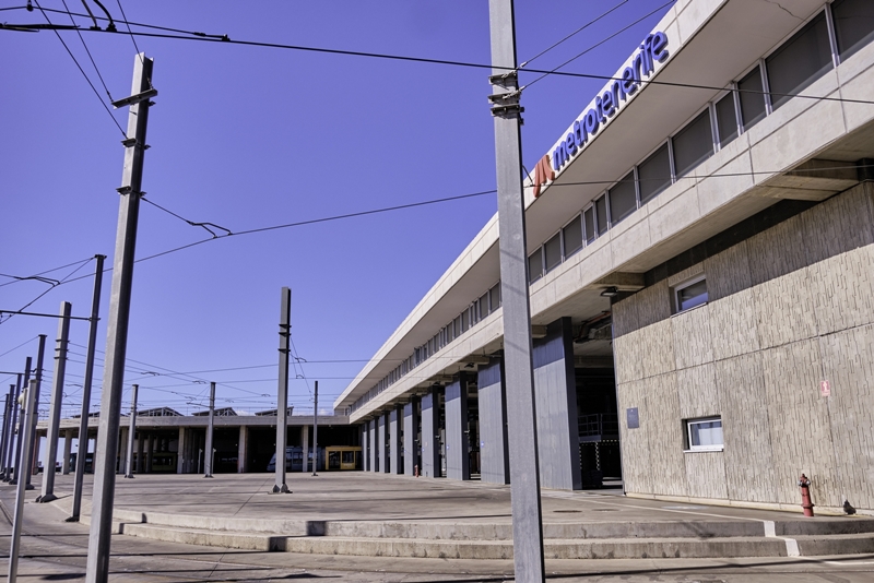Fachada de la sede de Metrotenerife.