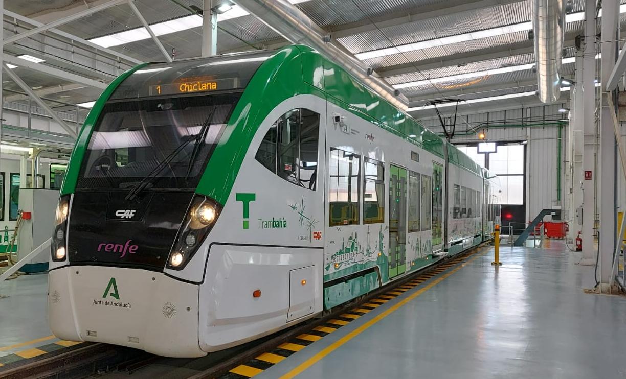 Unidad del tranvía de Cádiz en cocheras.