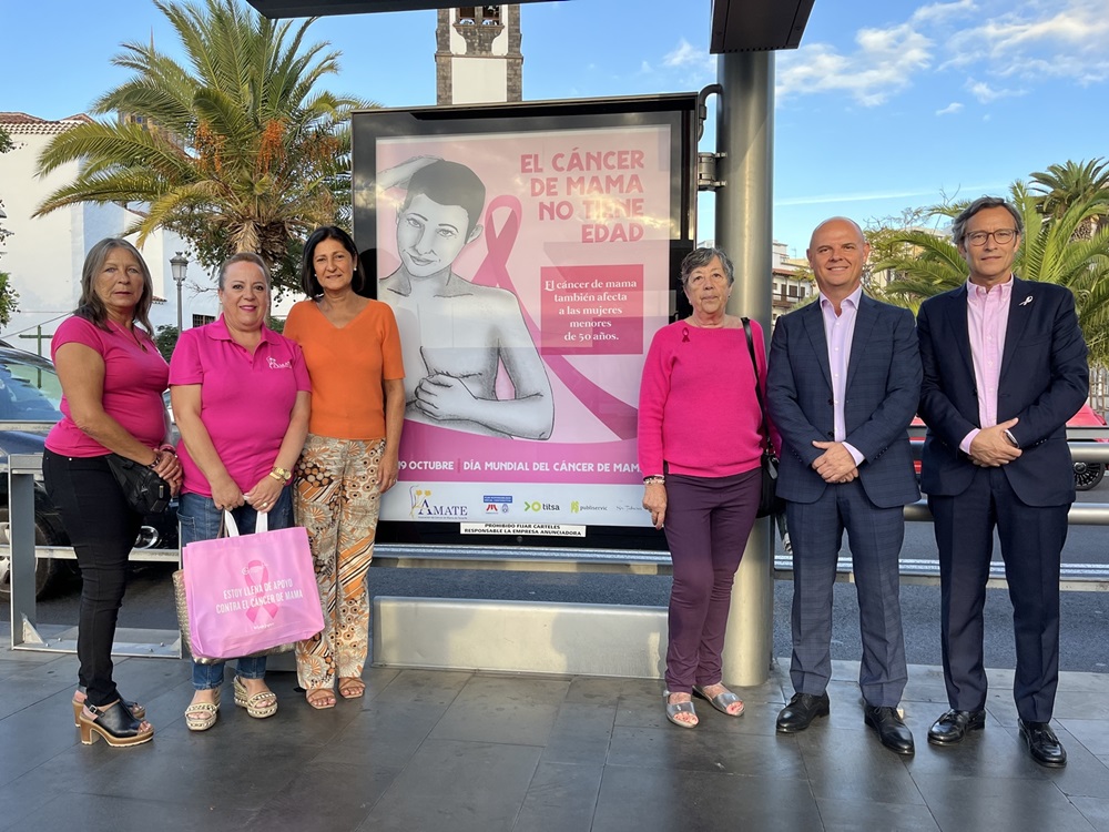 Autoridades del Cabildo, Metrotenerife y Ámate en la parada Fundación.