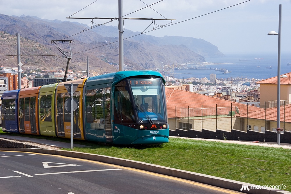 Tranvía circulando por el tramo del Conservatorio.